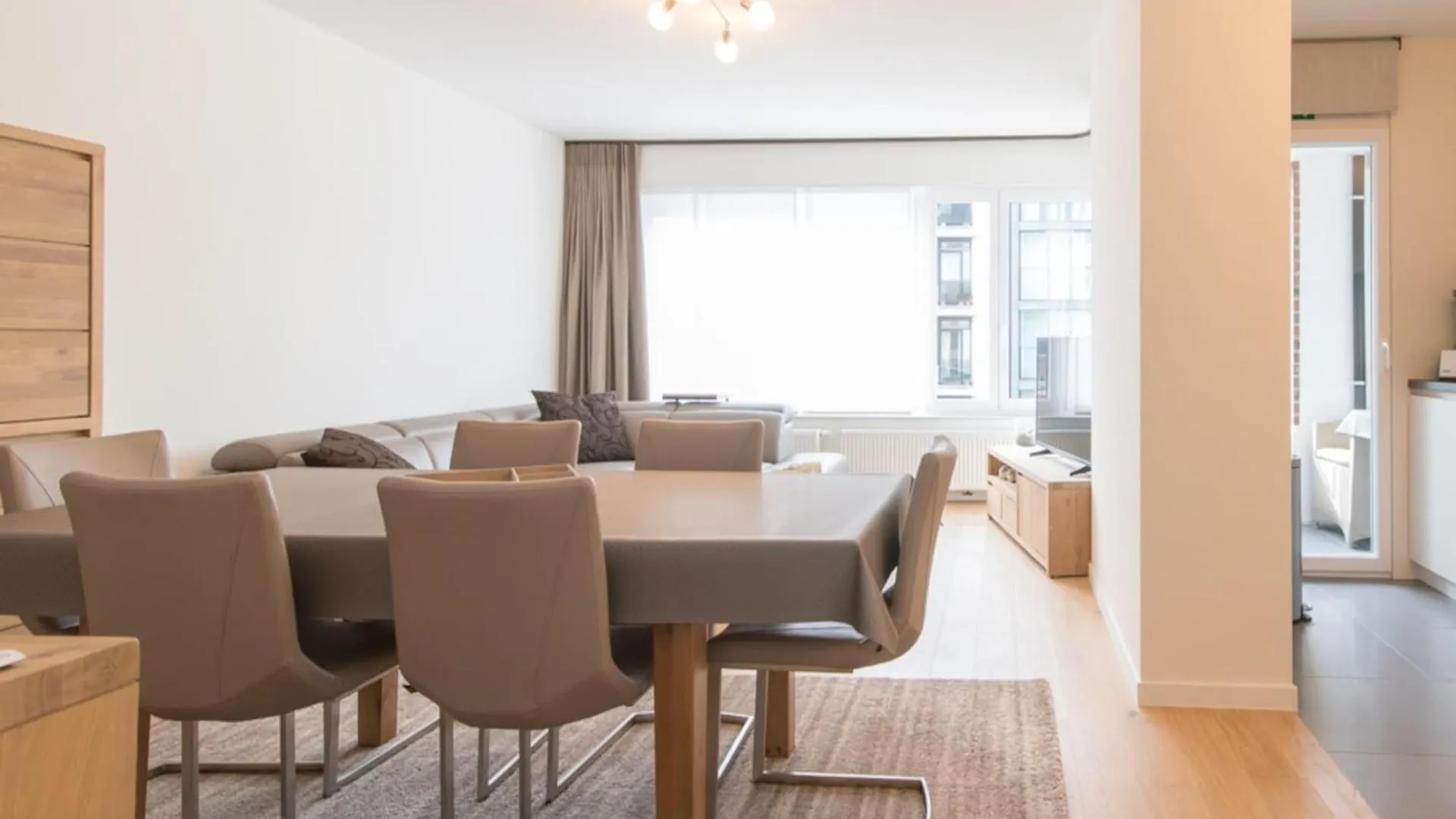 Pretty Apartment With Balcony contacts
